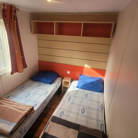 Camping - Les Salisses - Mobilhome Vias