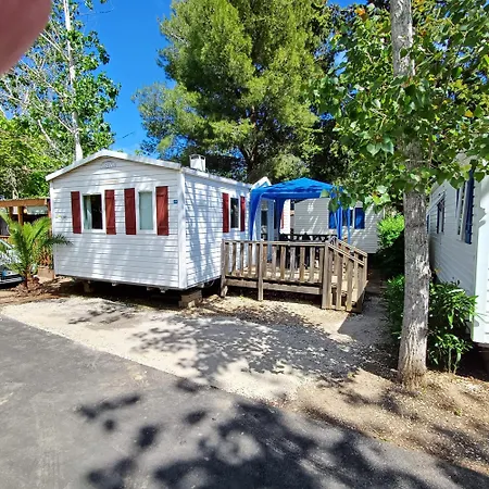 - Les Salisses - Mobilhome Campsite Vias