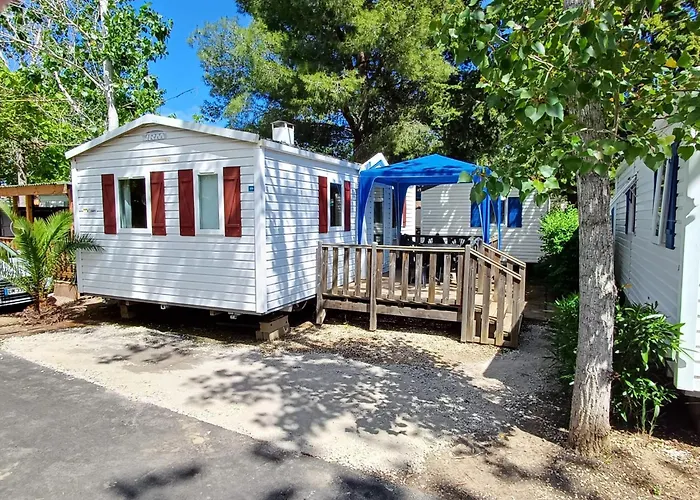 - Les Salisses - Mobilhome Kemping Vias